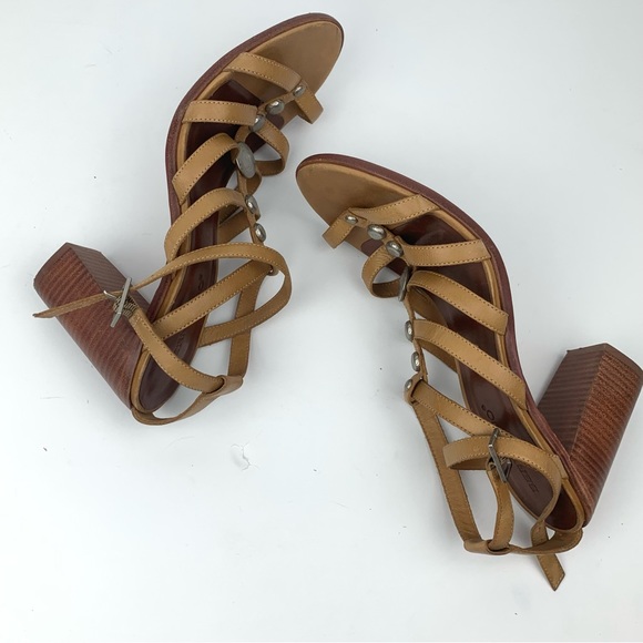 Bernardo Hannah Strappy Studded Thong Heel Sandals Tan leather Cuoio - Picture 10 of 16